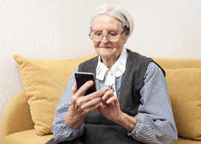 Бабушка-с-мобильником