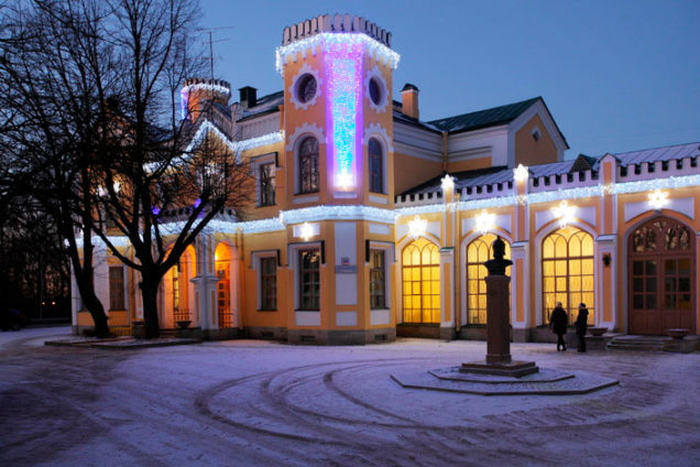 Львовский дворец зимой в Стрельне