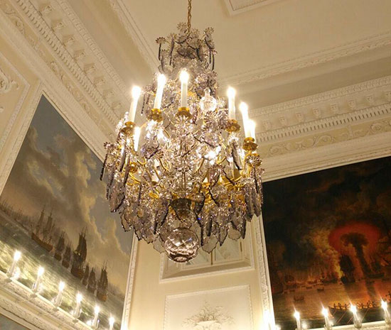 Люстры Чесменского зала Большого Петергофского дворца