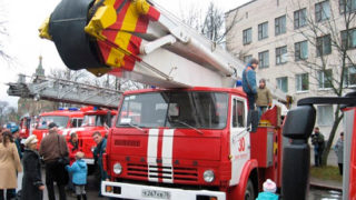 Пожарная техника на Дне открытых дверей в Петергофе