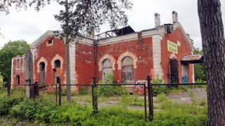 Электростанция в Александровском парке Петергофа